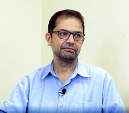 تصویر دکتر مهرزاد بحتویی فوق تخصص ریه در بوشهر