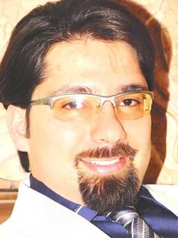 تصویر دکتر محمد جواد فراهانی فلوشیپ جراحی دست و اعصاب محیطی (میکروسرجری) در شیراز