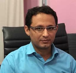 تصویر دکتر محسن امیدوار متخصص قلب و عروق در گلپایگان