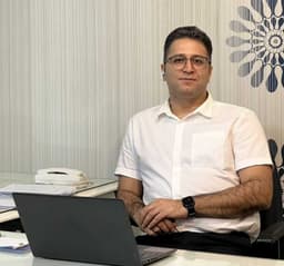 تصویر دکتر امین راستگو متخصص جراحی مغز و اعصاب در شیراز